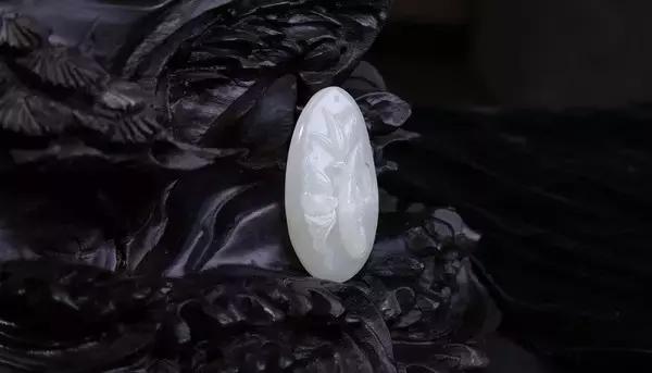 天山翡翠原石图片大全,好的翡翠原石-第1张图片-翡翠网 天山翡翠原石图片大全,好的翡翠原石-第1张图片-翡翠网