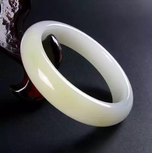 天山翡翠原石图片大全,好的翡翠原石-第5张图片-翡翠网 天山翡翠原石图片大全,好的翡翠原石-第5张图片-翡翠网