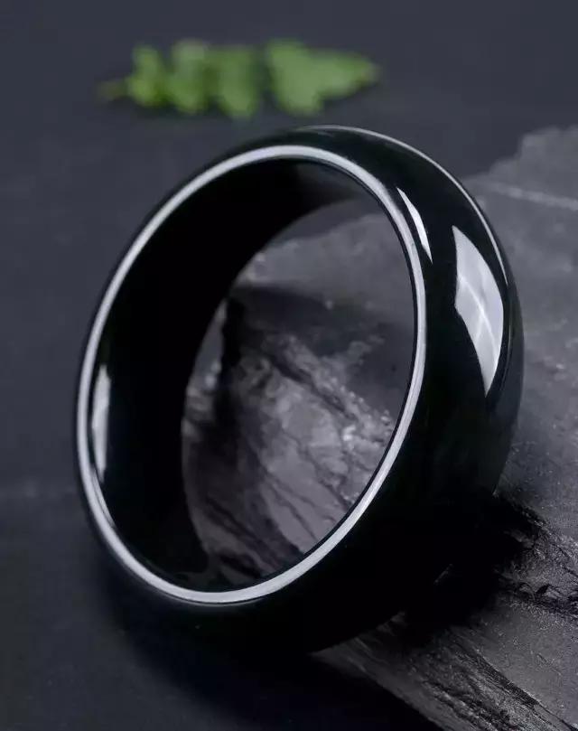 天山翡翠原石图片大全,好的翡翠原石-第11张图片-翡翠网 天山翡翠原石图片大全,好的翡翠原石-第11张图片-翡翠网