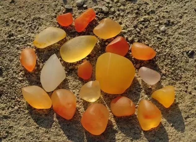 天山翡翠原石图片大全,好的翡翠原石-第29张图片-翡翠网 天山翡翠原石图片大全,好的翡翠原石-第29张图片-翡翠网