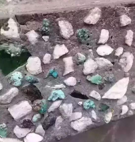 卧室放原石好吗,翡翠原石放家中好吗-第3张图片-翡翠网 卧室放原石好吗,翡翠原石放家中好吗-第3张图片-翡翠网