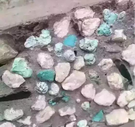 卧室放原石好吗,翡翠原石放家中好吗-第4张图片-翡翠网 卧室放原石好吗,翡翠原石放家中好吗-第4张图片-翡翠网