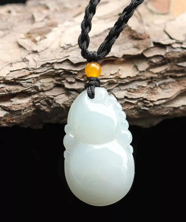 翡翠石性大值得买吗,翡翠手镯有硫酸性吗-第2张图片-翡翠网 翡翠石性大值得买吗,翡翠手镯有硫酸性吗-第2张图片-翡翠网