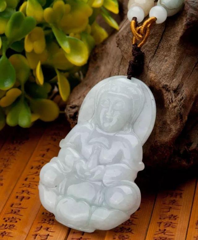 翡翠石性大值得买吗,翡翠手镯有硫酸性吗-第8张图片-翡翠网 翡翠石性大值得买吗,翡翠手镯有硫酸性吗-第8张图片-翡翠网