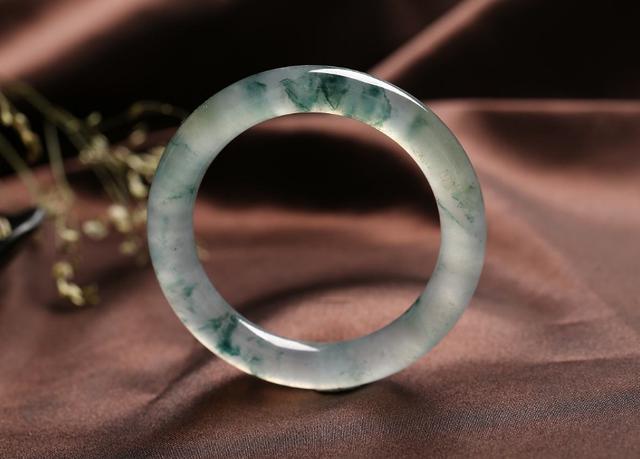 翡翠石性大值得买吗,翡翠手镯有硫酸性吗-第20张图片-翡翠网 翡翠石性大值得买吗,翡翠手镯有硫酸性吗-第20张图片-翡翠网