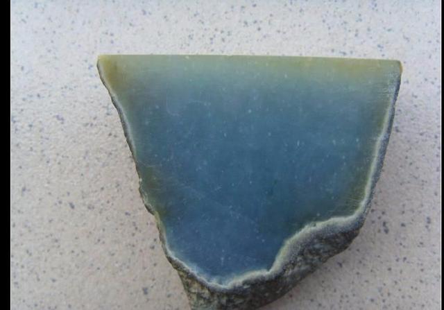 翡翠原石哪里买翡翠原石会吸收水分吗-第7张图片-翡翠网 翡翠原石哪里买翡翠原石会吸收水分吗-第7张图片-翡翠网