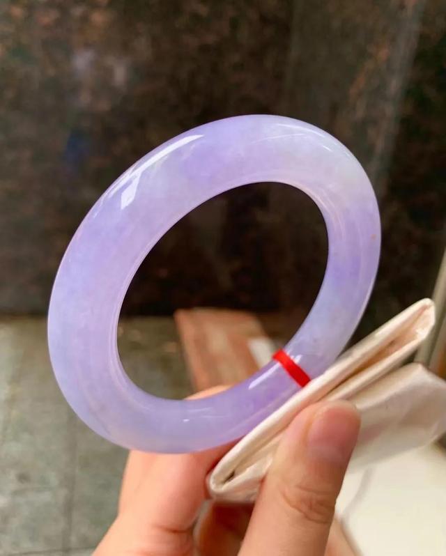 翡翠正圈和圆圈的区别翡翠手镯什么是正圈-第6张图片-翡翠网 翡翠正圈和圆圈的区别翡翠手镯什么是正圈-第6张图片-翡翠网