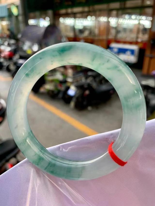 翡翠正圈和圆圈的区别翡翠手镯什么是正圈-第8张图片-翡翠网 翡翠正圈和圆圈的区别翡翠手镯什么是正圈-第8张图片-翡翠网