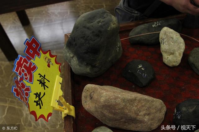 翡翠原石去皮视频十赌九输翡翠原石视频-第3张图片-翡翠网 翡翠原石去皮视频十赌九输翡翠原石视频-第3张图片-翡翠网