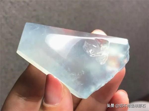 翡翠手镯断层是什么意思,翡翠手镯有裂纹怎么办-第1张图片-翡翠网 翡翠手镯断层是什么意思,翡翠手镯有裂纹怎么办-第1张图片-翡翠网