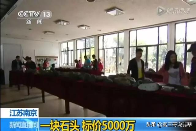 帝王绿翡翠原石纹理的简单介绍-第2张图片-翡翠网 帝王绿翡翠原石纹理的简单介绍-第2张图片-翡翠网