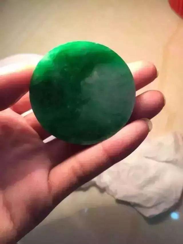 500多公斤的翡翠原石的简单介绍-第12张图片-翡翠网 500多公斤的翡翠原石的简单介绍-第12张图片-翡翠网