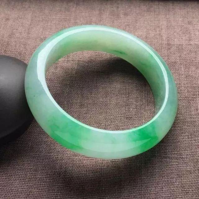 500多公斤的翡翠原石的简单介绍-第13张图片-翡翠网 500多公斤的翡翠原石的简单介绍-第13张图片-翡翠网