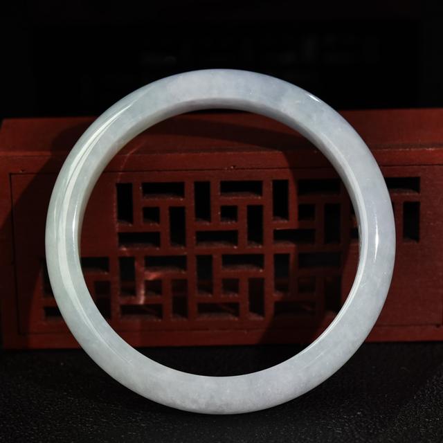 上海翡翠原石加工的简单介绍-第2张图片-翡翠网 上海翡翠原石加工的简单介绍-第2张图片-翡翠网