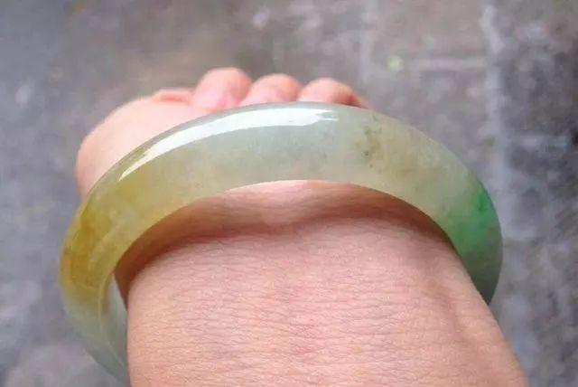 翡翠原石怎么开皮灰色翡翠原石瓷砖-第9张图片-翡翠网 翡翠原石怎么开皮灰色翡翠原石瓷砖-第9张图片-翡翠网