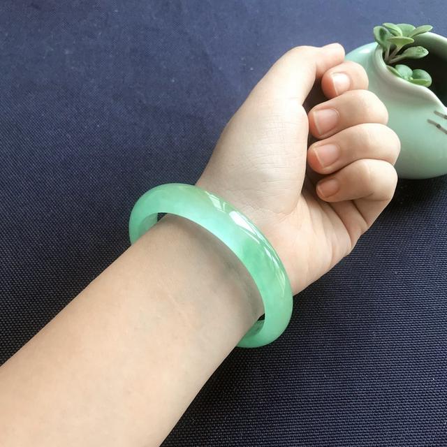 果冻翡翠价格,起胶果冻翡翠和冰种-第5张图片-翡翠网 果冻翡翠价格,起胶果冻翡翠和冰种-第5张图片-翡翠网