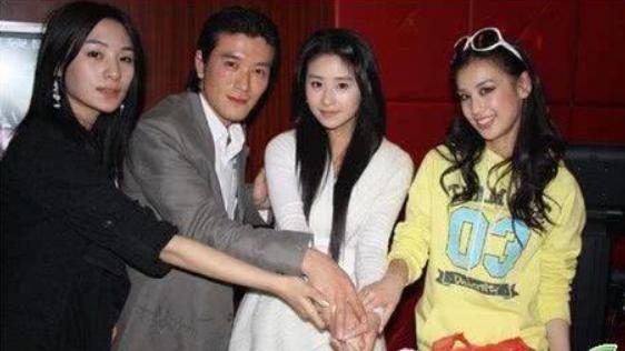 春晚女嘉宾翡翠项链林心如春晚翡翠知识-第2张图片-翡翠网 春晚女嘉宾翡翠项链林心如春晚翡翠知识-第2张图片-翡翠网