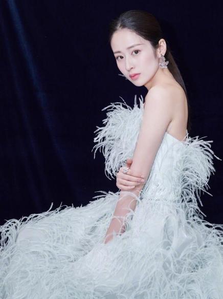 春晚女嘉宾翡翠项链林心如春晚翡翠知识-第29张图片-翡翠网 春晚女嘉宾翡翠项链林心如春晚翡翠知识-第29张图片-翡翠网