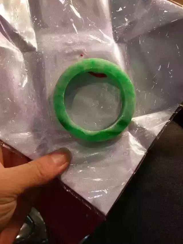 6公斤翡翠原石切割视频,翡翠原石应该怎么切割-第9张图片-翡翠网 6公斤翡翠原石切割视频,翡翠原石应该怎么切割-第9张图片-翡翠网