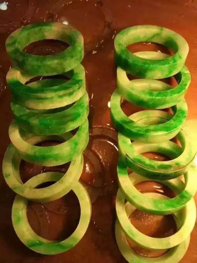 6公斤翡翠原石切割视频,翡翠原石应该怎么切割-第10张图片-翡翠网 6公斤翡翠原石切割视频,翡翠原石应该怎么切割-第10张图片-翡翠网