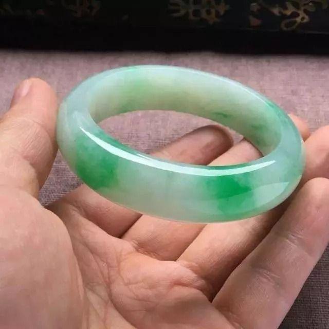 6公斤翡翠原石切割视频,翡翠原石应该怎么切割-第14张图片-翡翠网 6公斤翡翠原石切割视频,翡翠原石应该怎么切割-第14张图片-翡翠网