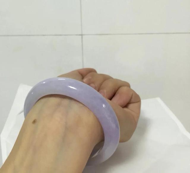 紫罗兰翡翠手镯鉴赏,紫罗兰玉镯图片-第4张图片-翡翠网 紫罗兰翡翠手镯鉴赏,紫罗兰玉镯图片-第4张图片-翡翠网