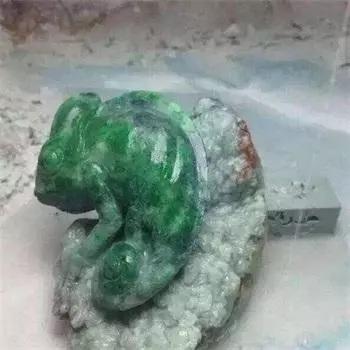 关于翡翠原石价值一样吗的信息-第3张图片-翡翠网 关于翡翠原石价值一样吗的信息-第3张图片-翡翠网