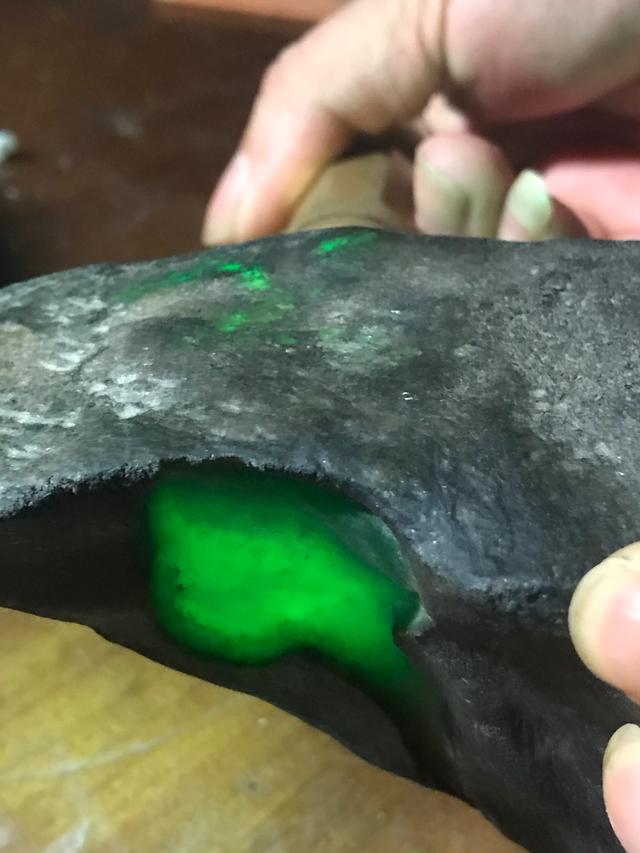 御见翡翠原石馆的简单介绍-第8张图片-翡翠网 御见翡翠原石馆的简单介绍-第8张图片-翡翠网