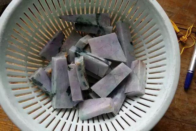 翡翠原石什么场口好,枣庄紫罗兰翡翠原石-第4张图片-翡翠网 翡翠原石什么场口好,枣庄紫罗兰翡翠原石-第4张图片-翡翠网