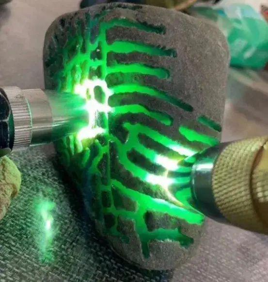 后江料色花代表翡翠后江料挂件价格-第3张图片-翡翠网 后江料色花代表翡翠后江料挂件价格-第3张图片-翡翠网