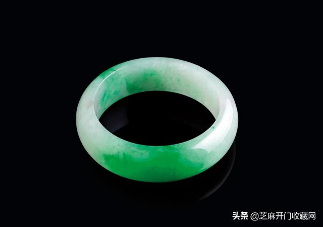 镯子带那个手好,翡翠手镯佩戴哪只手-第7张图片-翡翠网 镯子带那个手好,翡翠手镯佩戴哪只手-第7张图片-翡翠网