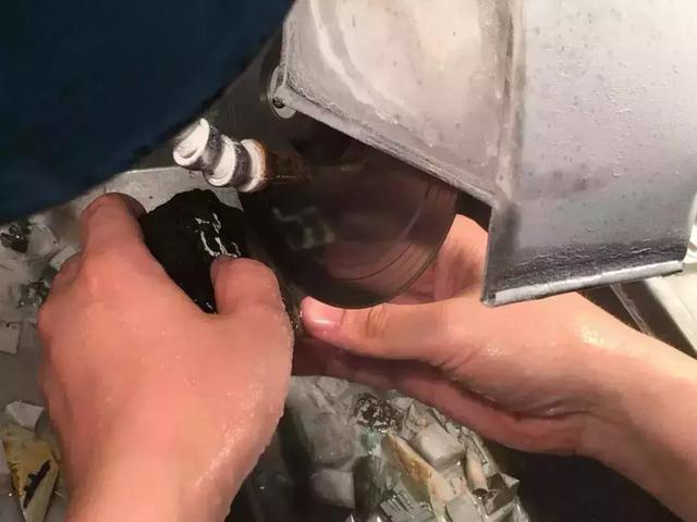 翡翠原石的价位黑色冰种翡翠原石-第6张图片-翡翠网 翡翠原石的价位黑色冰种翡翠原石-第6张图片-翡翠网