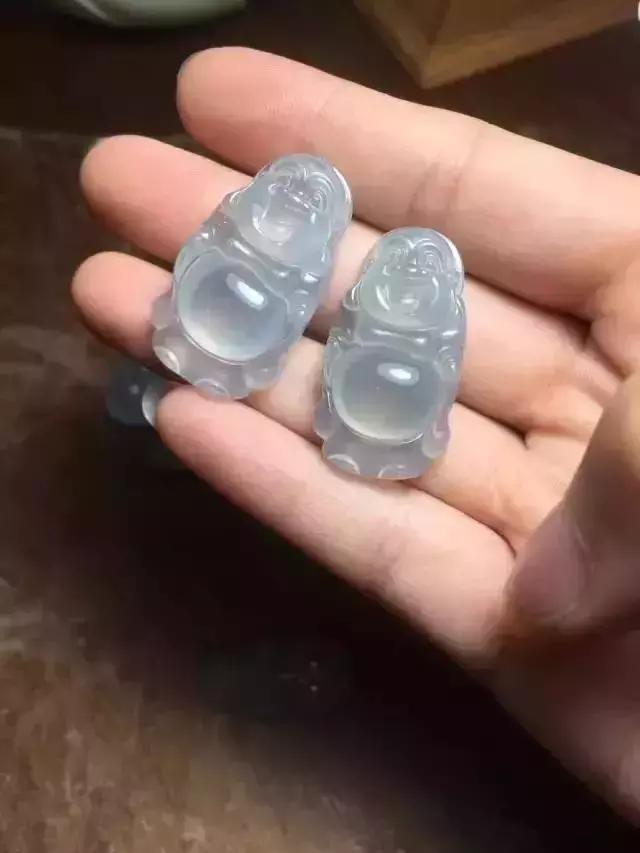 翡翠原石的价位黑色冰种翡翠原石-第8张图片-翡翠网 翡翠原石的价位黑色冰种翡翠原石-第8张图片-翡翠网