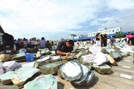 天津翡翠原石全赌,天津翡翠原石批发地-第3张图片-翡翠网 天津翡翠原石全赌,天津翡翠原石批发地-第3张图片-翡翠网