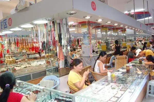 天津翡翠原石全赌,天津翡翠原石批发地-第11张图片-翡翠网 天津翡翠原石全赌,天津翡翠原石批发地-第11张图片-翡翠网