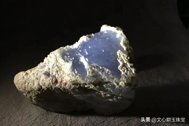 翡翠赌石的癣,翡翠原石冰蓝癣是什么-第5张图片-翡翠网 翡翠赌石的癣,翡翠原石冰蓝癣是什么-第5张图片-翡翠网