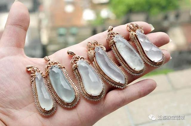 翡翠手镯透明度的简单介绍-第2张图片-翡翠网 翡翠手镯透明度的简单介绍-第2张图片-翡翠网