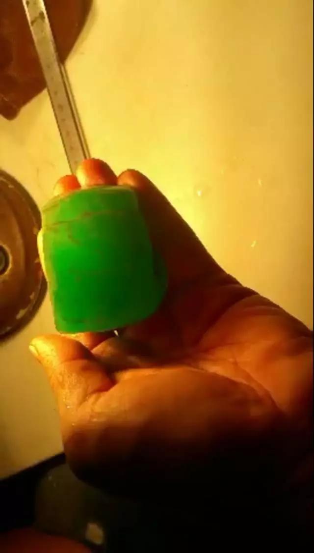 宝马翡翠原石切盘翡翠能盘玩出效果吗-第5张图片-翡翠网 宝马翡翠原石切盘翡翠能盘玩出效果吗-第5张图片-翡翠网