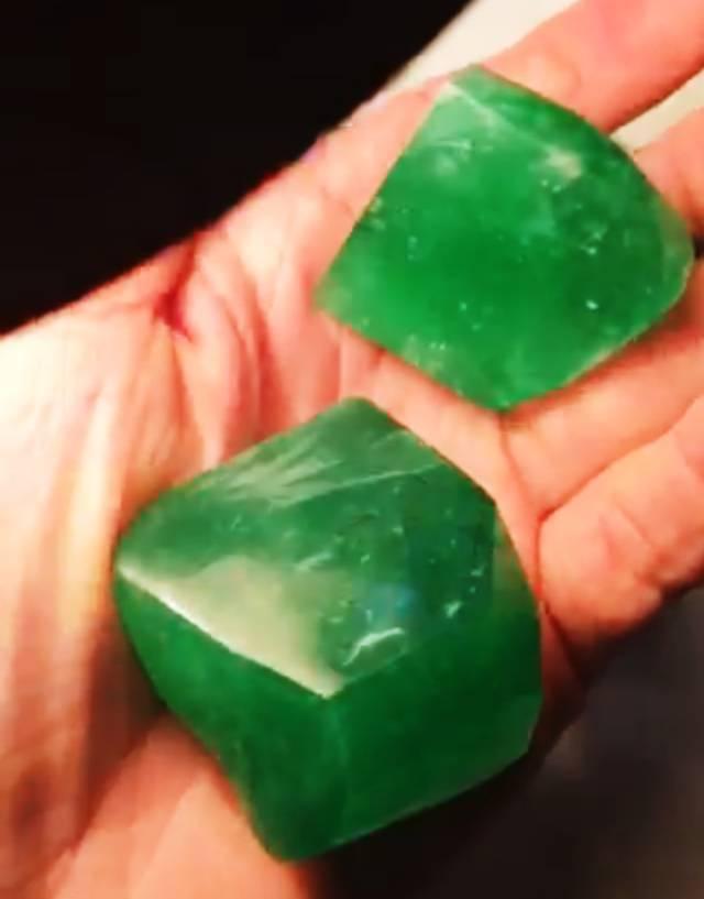 宝马翡翠原石切盘翡翠能盘玩出效果吗-第6张图片-翡翠网 宝马翡翠原石切盘翡翠能盘玩出效果吗-第6张图片-翡翠网