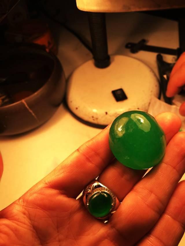 宝马翡翠原石切盘翡翠能盘玩出效果吗-第7张图片-翡翠网 宝马翡翠原石切盘翡翠能盘玩出效果吗-第7张图片-翡翠网