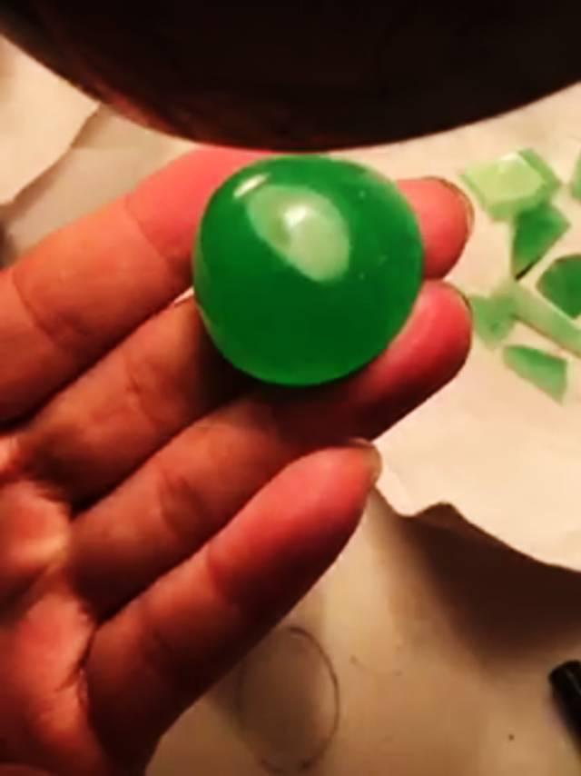 宝马翡翠原石切盘翡翠能盘玩出效果吗-第8张图片-翡翠网 宝马翡翠原石切盘翡翠能盘玩出效果吗-第8张图片-翡翠网