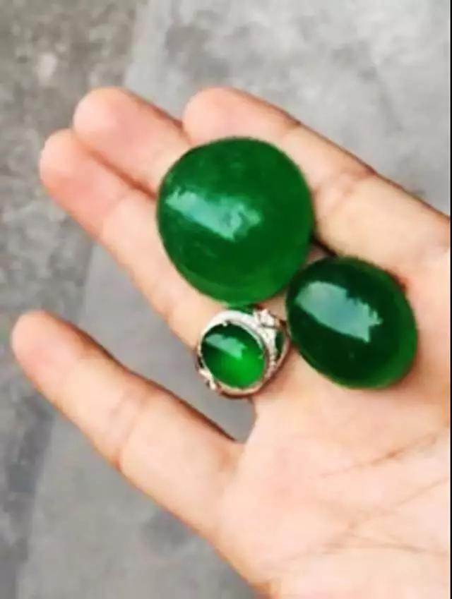 宝马翡翠原石切盘翡翠能盘玩出效果吗-第9张图片-翡翠网 宝马翡翠原石切盘翡翠能盘玩出效果吗-第9张图片-翡翠网