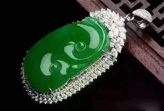 宝马翡翠原石切盘翡翠能盘玩出效果吗-第10张图片-翡翠网 宝马翡翠原石切盘翡翠能盘玩出效果吗-第10张图片-翡翠网