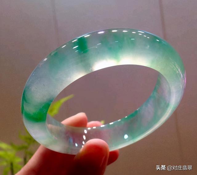 翡翠手镯水养的简单介绍-第5张图片-翡翠网 翡翠手镯水养的简单介绍-第5张图片-翡翠网