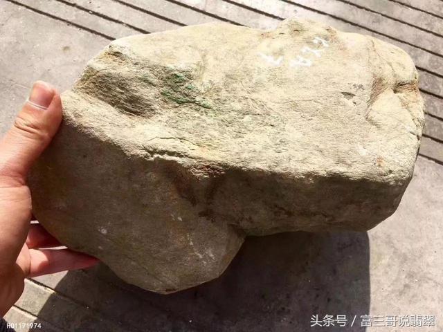 天然翡翠原石图片毛料翡翠原石-第13张图片-翡翠网 天然翡翠原石图片毛料翡翠原石-第13张图片-翡翠网