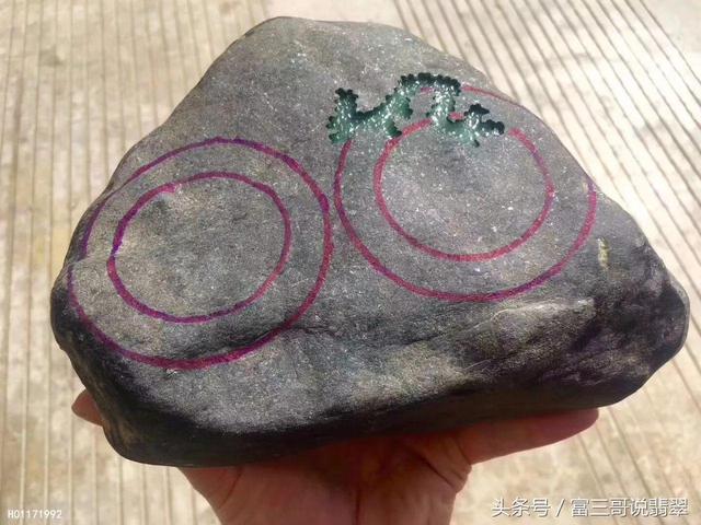 天然翡翠原石图片毛料翡翠原石-第17张图片-翡翠网 天然翡翠原石图片毛料翡翠原石-第17张图片-翡翠网