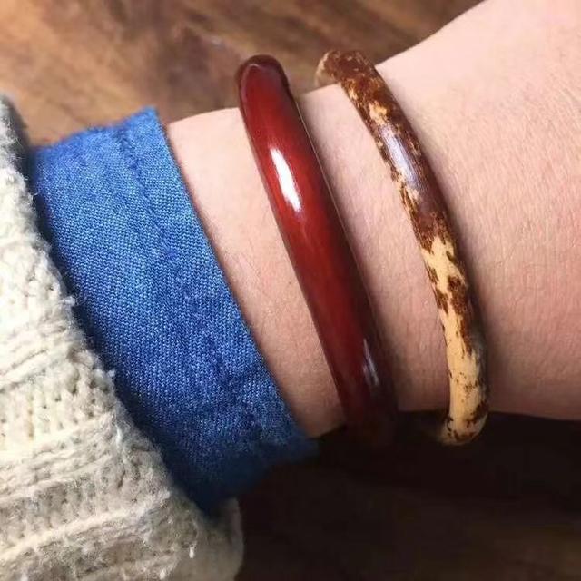 什么是鸡血藤手镯翡翠手镯藤条-第1张图片-翡翠网 什么是鸡血藤手镯翡翠手镯藤条-第1张图片-翡翠网