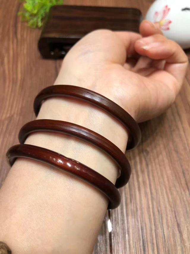 什么是鸡血藤手镯翡翠手镯藤条-第16张图片-翡翠网 什么是鸡血藤手镯翡翠手镯藤条-第16张图片-翡翠网