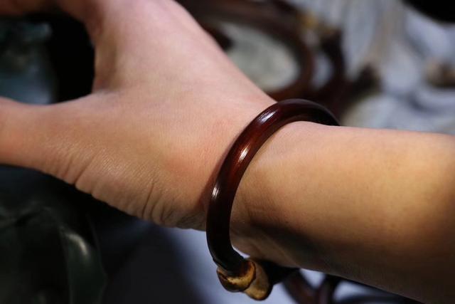 什么是鸡血藤手镯翡翠手镯藤条-第17张图片-翡翠网 什么是鸡血藤手镯翡翠手镯藤条-第17张图片-翡翠网