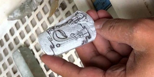 棉多的翡翠原石怎么办的简单介绍-第5张图片-翡翠网 棉多的翡翠原石怎么办的简单介绍-第5张图片-翡翠网